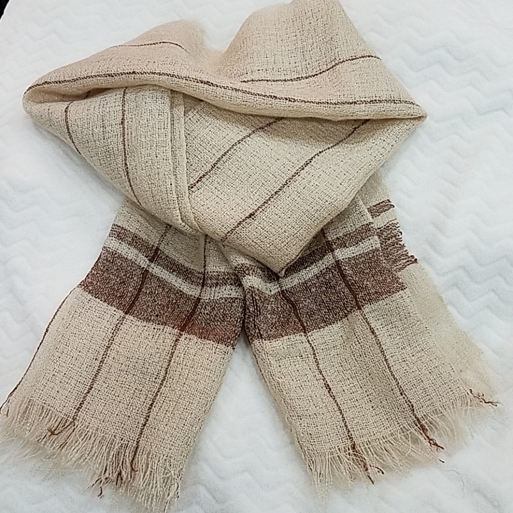 EUC Geoffrey Beene scarf